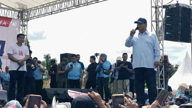 Capres nomor urut dua, Prabowo Subianto menghadiri acara deklarasi dan kampanye akbar di Subang, Jawa Barat, Sabtu, 27 Januari 2024.