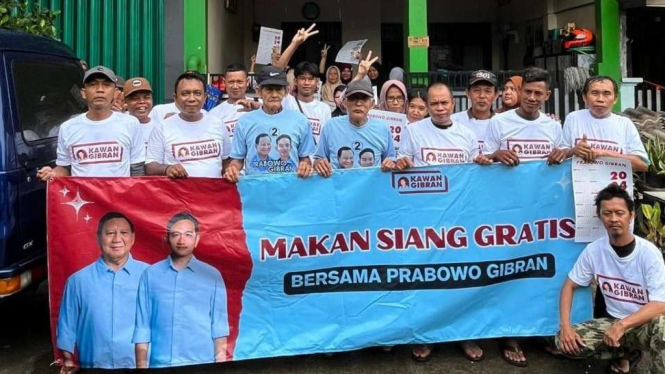 Makan Siang Gratis Relawan Kawan Gibran di Bekasi