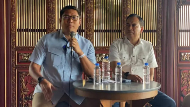 Ketua TKD Prabowo-Gibran Jateng Kukrit SW (kanan) dan Sekretaris TKD Prabowo Gibran Jateng Sudaryono (kiri)