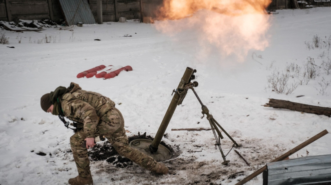 VIVA Militer: Tentara Ukraina menembakkan mortir