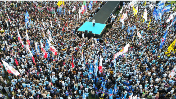 Kirab Kebangsaan Prabowo-Gibran di Simpang Lima Semarang 