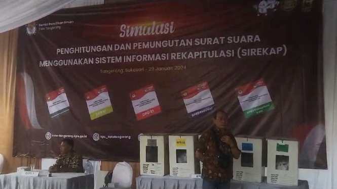Simulasi pemungutan surat suara oleh KPU Kota Tangerang