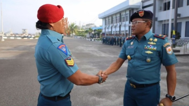 VIVA Militer: Danlantamal I berikan kenaikan pangkat kepada Intel Kopaska TNI AL