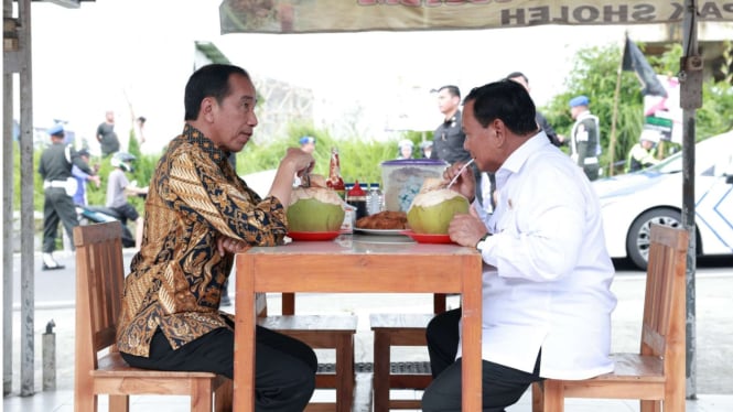 Jokowi dan Prabowo Makan Bakso Bareng