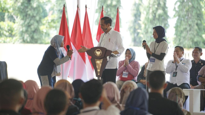 Presiden Jokowi hadir di tengah-tengah nasabah PNM Mekaar