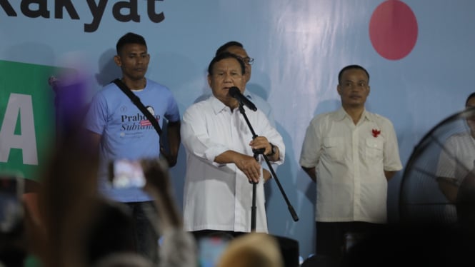 Capres nomor urut dua, Prabowo Subianto menerima deklarasi dukungan dari Relawan Bakti untuk Rakyat di kediamannya di Jalan Kertanegara IV, Jakarta Selatan 
