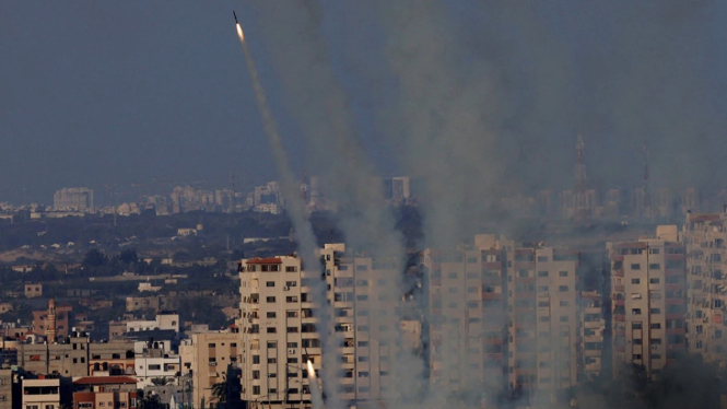 VIVA Militer: Serangan roket Hamas Palestina ke Israel