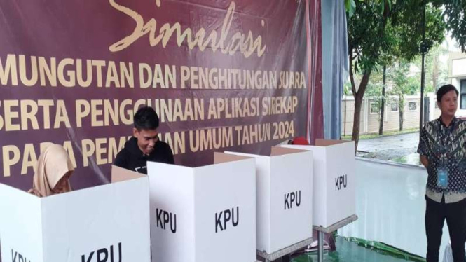 Simulasi pemungutan dan perhitungan suara di kawasan Islamic Village, Tangerang.