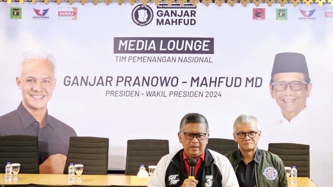 Sekjen PDIP, Hasto Kristiyanto di Media Center TPN Ganjar-Mahfud