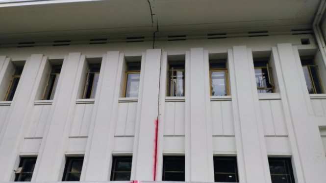 Gedung Heritage Kementerian ESDM retak.