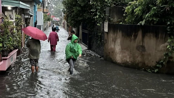 BPBD DKI Jakarta mendata ada 15 RT di Jakarta  hingga Kamis, 1 Februari 2024 masih terendam banjir akibat curah hujan yang cukup tinggi.