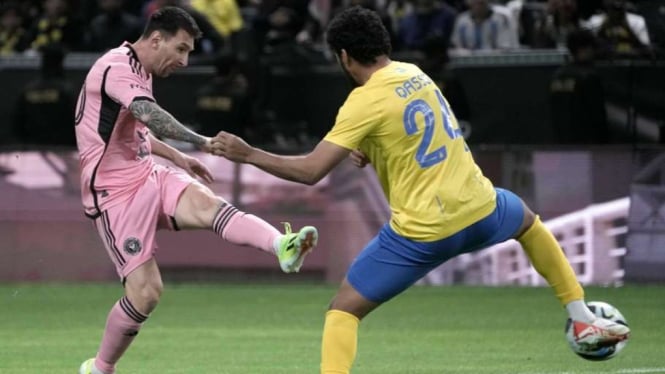 Pemain Inter Miami, Lionel Messi saat menghadapi Al Nassr