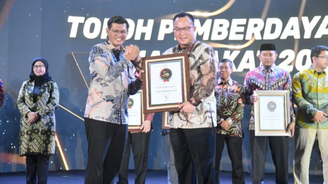 Rektor IPB University Raih Penghargaan Sebagai Tokoh Pemberdaya oleh Rumah Zakat