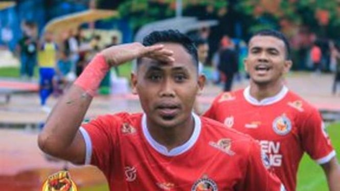 Pemain Semen Padang FC rayakan gol