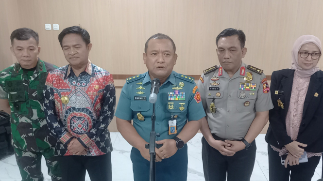 Plt Gubernur Lemhanas Laksdya TNI Maman Firmansyah saat memberikan keterangan pers di Kantor Gubernur Sumut.