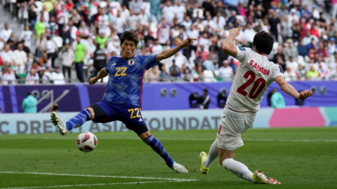 Takehiro Tomiyasu saat Jepang menghadapi Iran di Piala Asia 2023