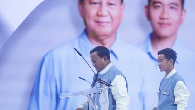 Prabowo Subianto dan Gibran Rakabuming Raka dalam debat kelima Pilpres 2024