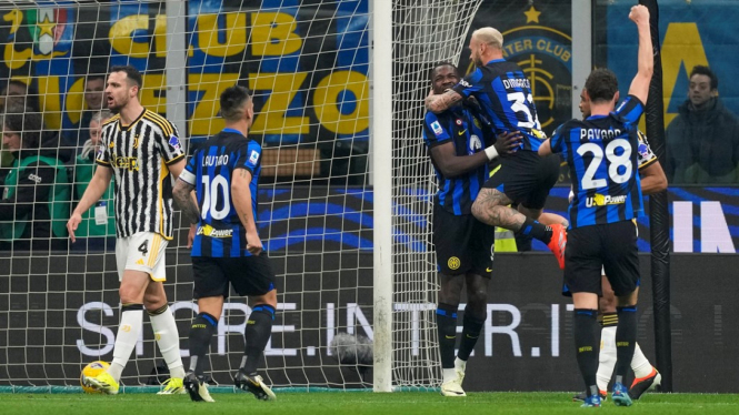 Pemain Inter Milan rayakan gol ke gawang Juventus