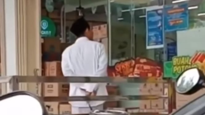 Penampilan Gus Baha saat ke Minimarket Jadi Sorotan Netizen