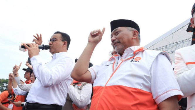 Anies Baswedan dan Presiden DPP PKS Ahmad Syaikhu.