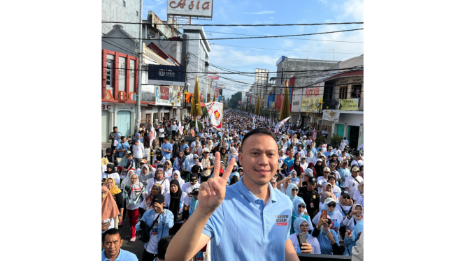 Jalan sehat Prabowo-Gibran di Tasikmalaya