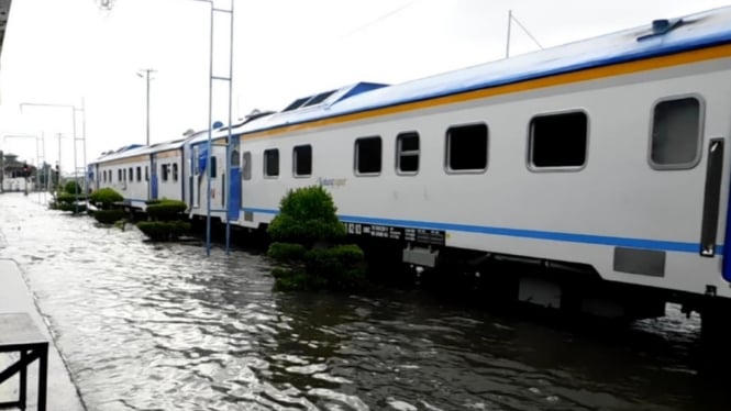 Banjir di jalur rel kereta api  antara Stasiun Gubug-Stasiun Karangjati