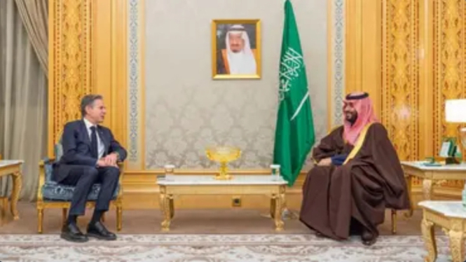Menlu AS dan Putra Mahkota MBS (Doc: Saudi Press Agency)