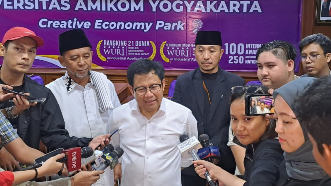 Cawapres nomor urut 1 Muhaimin Iskandar di AMIKOM Yogyakarta