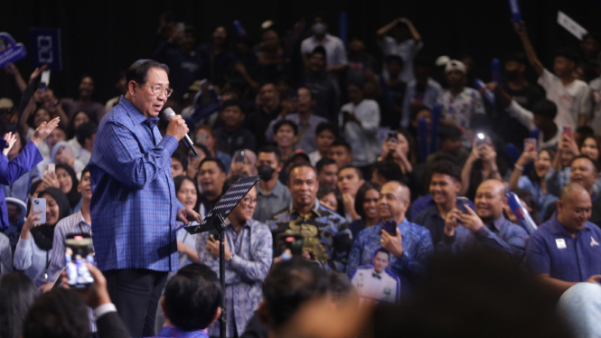 Momen SBY Nyanyi Bareng AHY di Usai Acara Pidato Politik