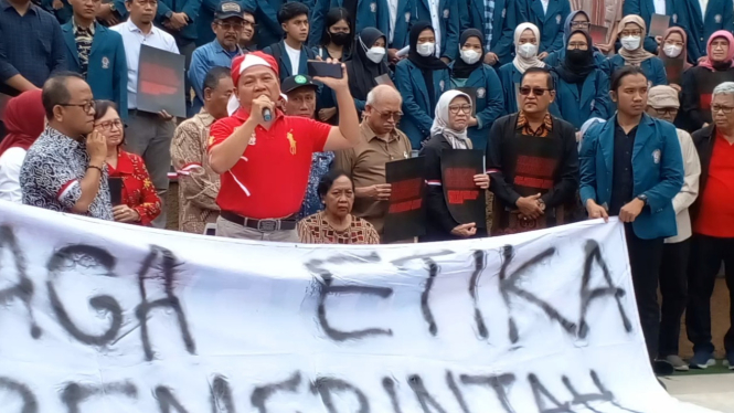 Aksi guru besar, dosen dan mahasiswa Undip Semarang tuntut etika pemerintah