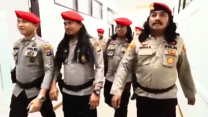 Penampakan Polisi Rambut Gondrong Pakai Seragam Polri dan Baret Merah