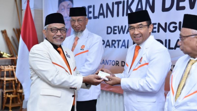 Presiden DPP PKS Ahmad Syaikhu saat melantik Dewan Pakar yang baru.
