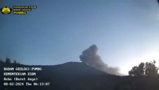 Gunung Marapi Meletus Lagi, Muntahkan Abu Vulkanik Setinggi 700 Meter di Puncak