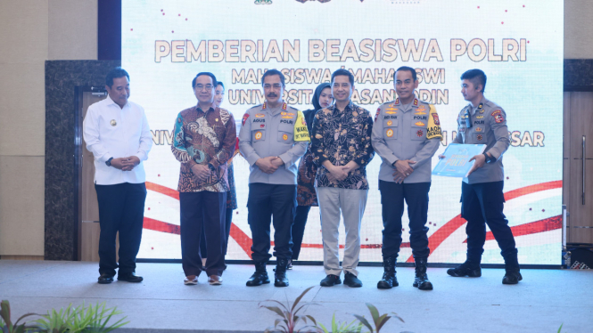 Wakapolri Komisaris Jenderal Polisi Agus Andrianto saat berkunjung ke Kampus Unhas Makassar.