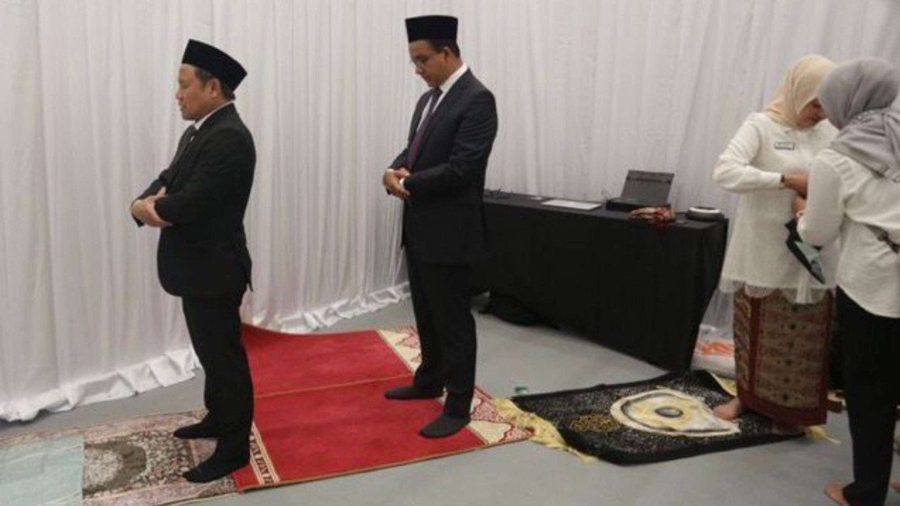 Foto Cak Imin Posting Sholat Berjamaah Dengan Anies Baswedan, Netizen ...