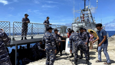 Sukseskan Pemilu, Kapal Perang TNI AL Bergerak Distribusikan Kotak ...