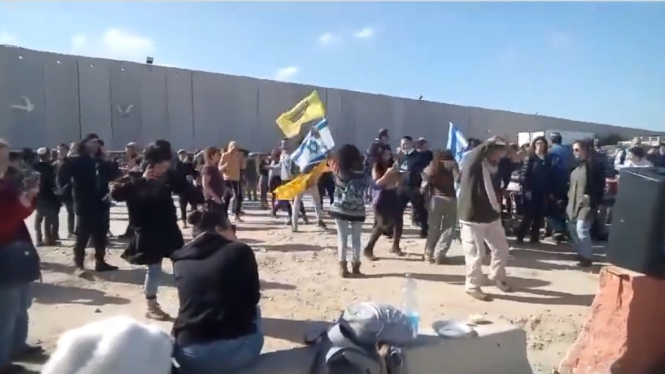Ratusan Warga Israel Blokade Perbatasan