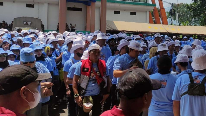 Relawan Kopi Pagi di Stadion Si Jalak Harupat Kabupaten Bandung