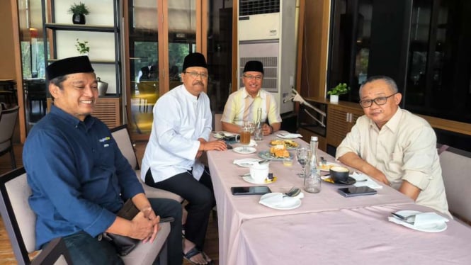 Sekretaris Jenderal NU Saifullah Yusuf (kedua dari kiri) bersama Sekretaris Umum Muhammadiyah Abdul Mu’ti (keempat dari kiri)