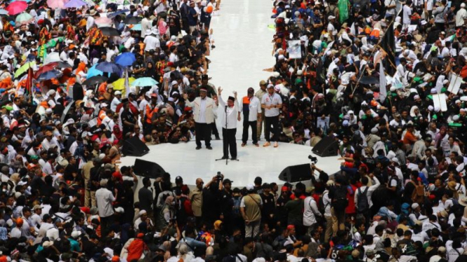 Ketua Majelis Syuro PKS Salim Segaf Aljufri saat kampanye di JIS.