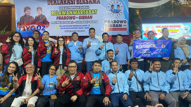 dukungan datang dari ratusan orang yang terdiri dari anggota Partai UKM dan Relawan Perjuangan Semesta (Permesta) serta Relawan Martabat Prabowo-Gibran.