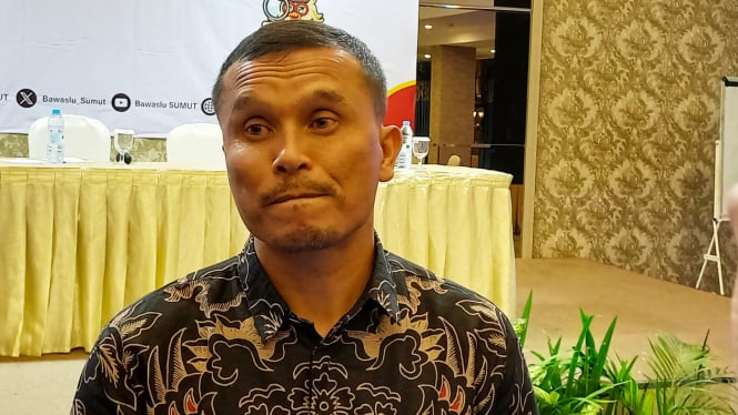 Koordinator Divisi Hubungan Masyarakat, Data Informasi Bawaslu Sumut, Saut Boangmanalu.(B.S.Putra/VIVA Medan)