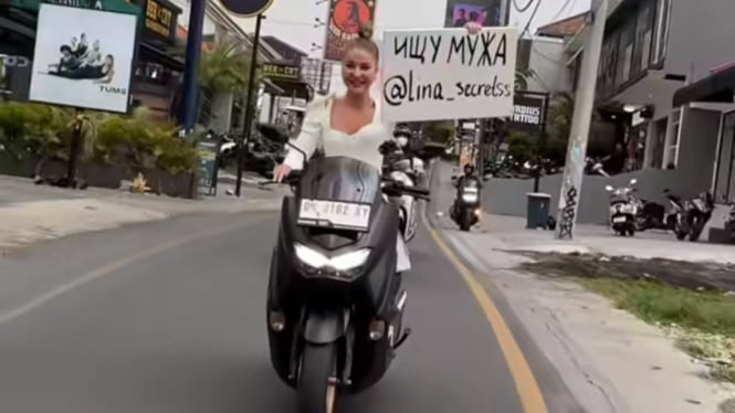 Aksi bule Rusia di Bali mencari pria singgel di jalan raya 