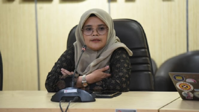 Anggota Bawaslu Lolly Suhenty saat memberikan penjelasan dalam diskusi di Media 