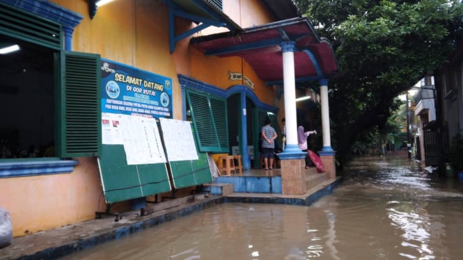 Lokasi akses menuju TPS di Bencongan, Kelapa Dua, Tangerang terendam banjir