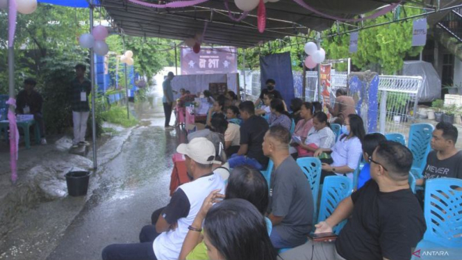 Dilanda Cuaca Ekstrim, Warga Kupang Tetap Antusias Serbu TPS
