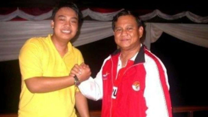 Prabowo Subianto (kanan) dan Angga Raka Prabowo.