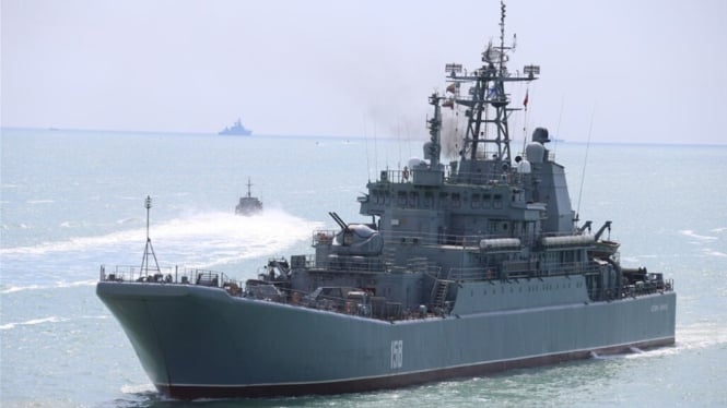 VIVA Militer: Kapal perang Cesar Kunikov (BDK-64) Angkatan Laut Rusia