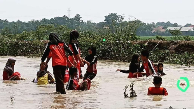 Siswi SD di Indramayu tenggelam di sungai saat kegiatan pramuka.