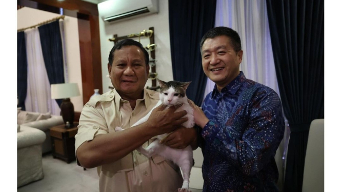 Prabowo Bersama Dubes China, Ditemani Bobby Kucing Kesayangan (Doc: IG)